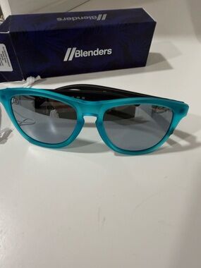 Blenders Teal Women's Sunglasses - NIB